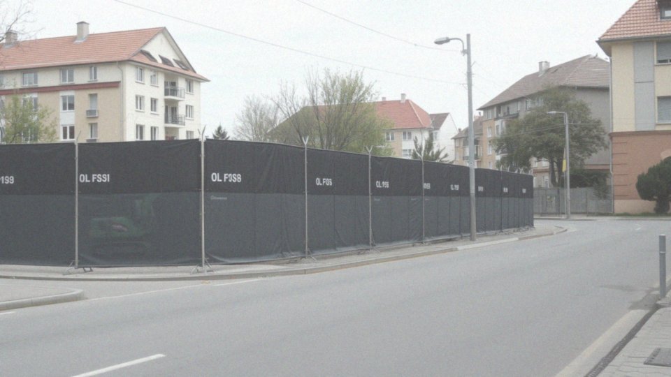 Jakie są lokalne przepisy dotyczące hałasu na budowie?